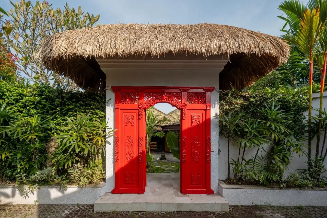 Villa 250m² in Indonesia, Seminyak. Priced at 33000$ rent photo-1