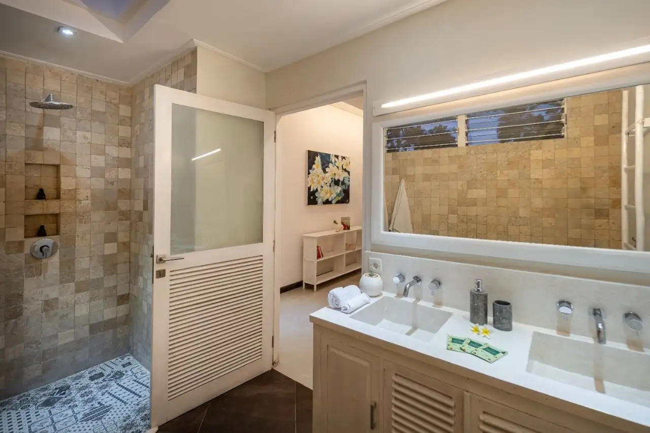 Villa 250m² in Indonesia, Seminyak. Priced at 33000$ rent photo-4