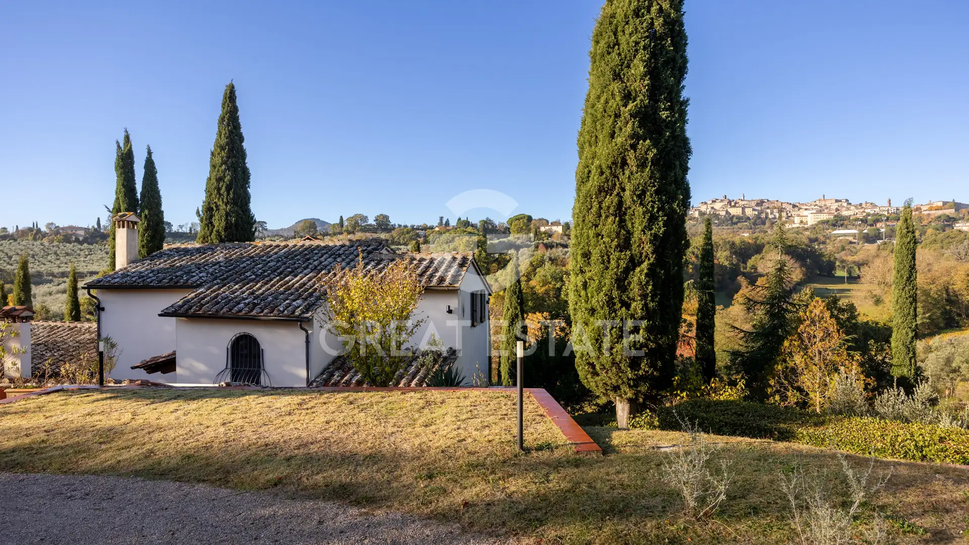 House 447m² in Italy, Siena. Priced at 1800000€ rent photo-12