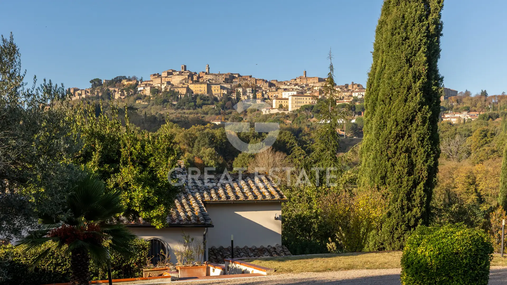 House 447m² in Italy, Siena. Priced at 1800000€ rent photo-13