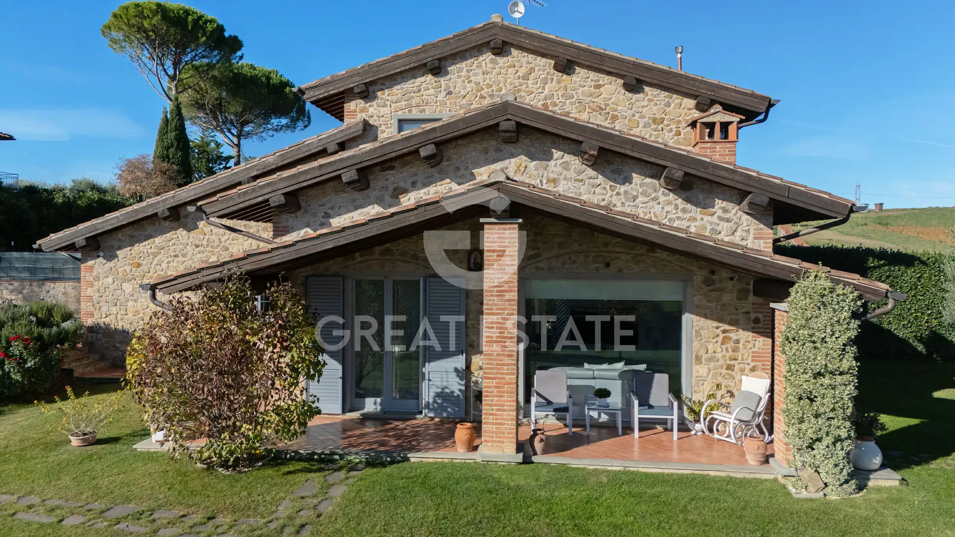 House 195m² in Italy, Arezzo. Priced at 550000€ rent photo-2