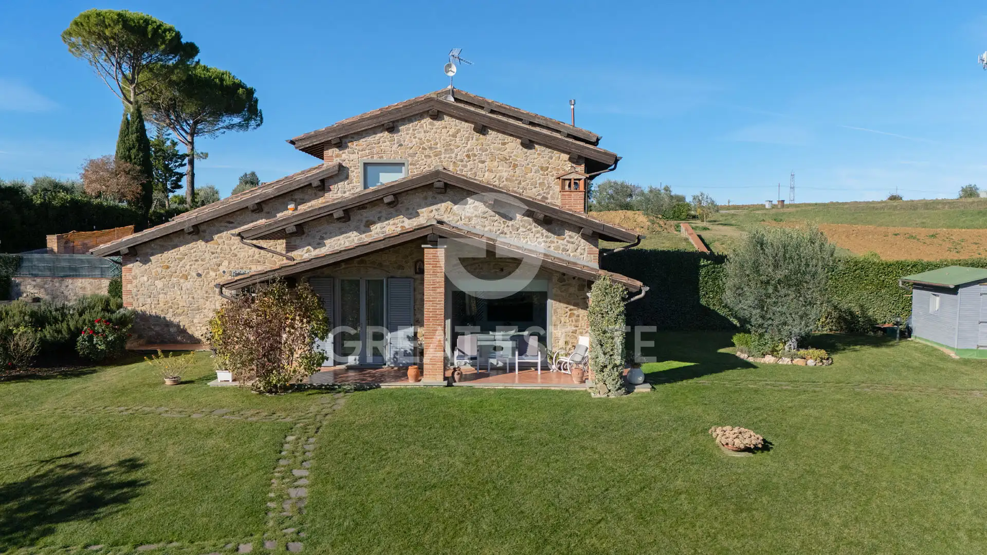 House 195m² in Italy, Arezzo. Priced at 550000€ rent photo-4
