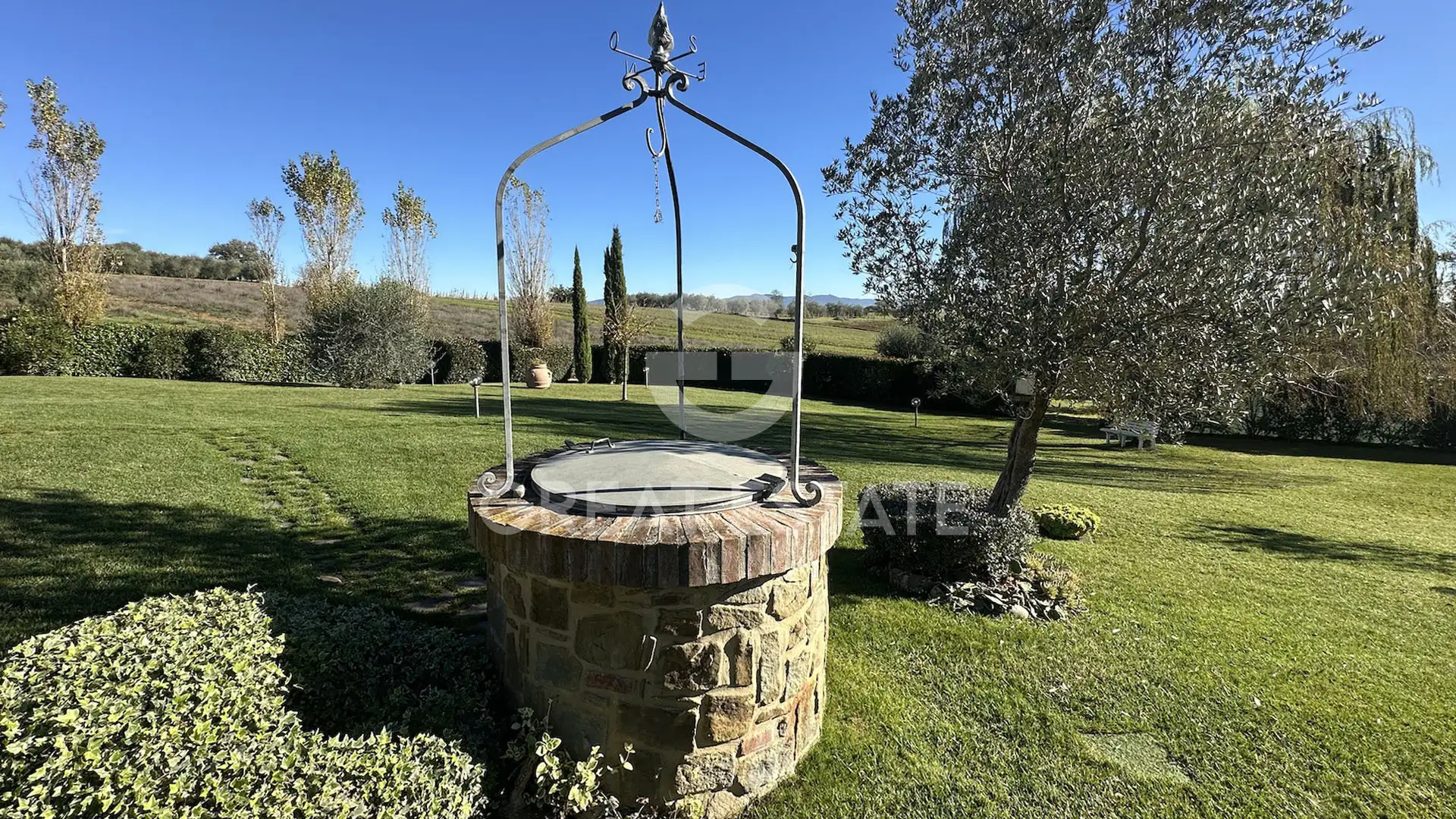 House 195m² in Italy, Arezzo. Priced at 550000€ rent photo-8