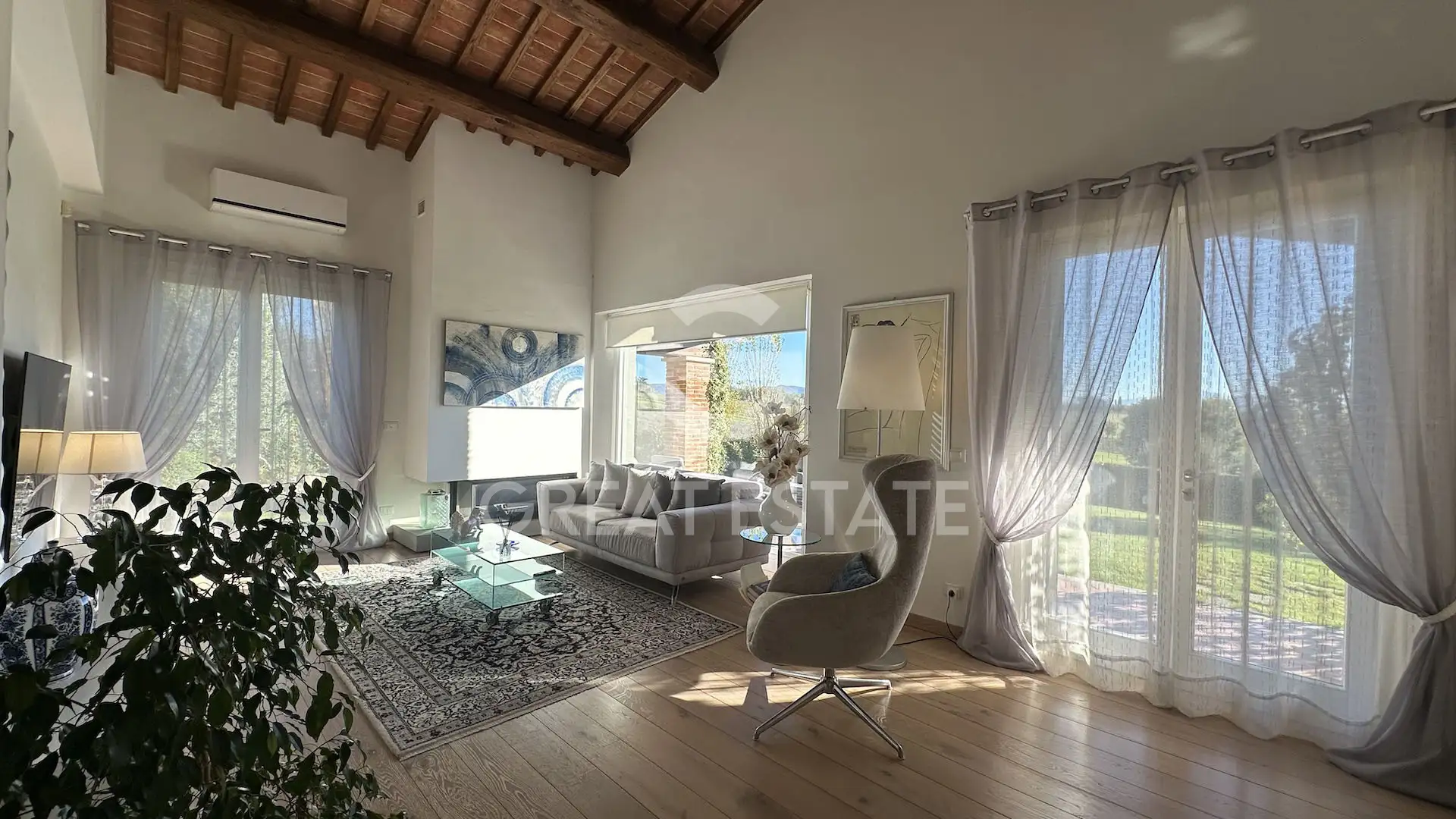 House 195m² in Italy, Arezzo. Priced at 550000€ rent photo-13