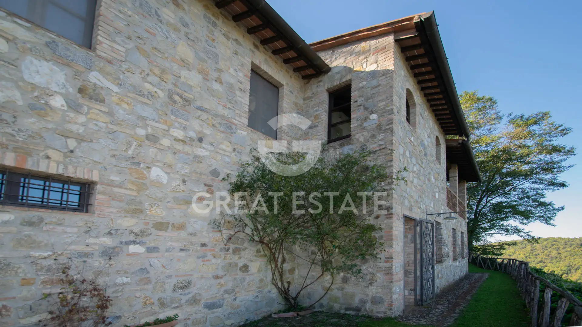House 252m² in Italy, Siena. Priced at 1100000€ rent photo-6