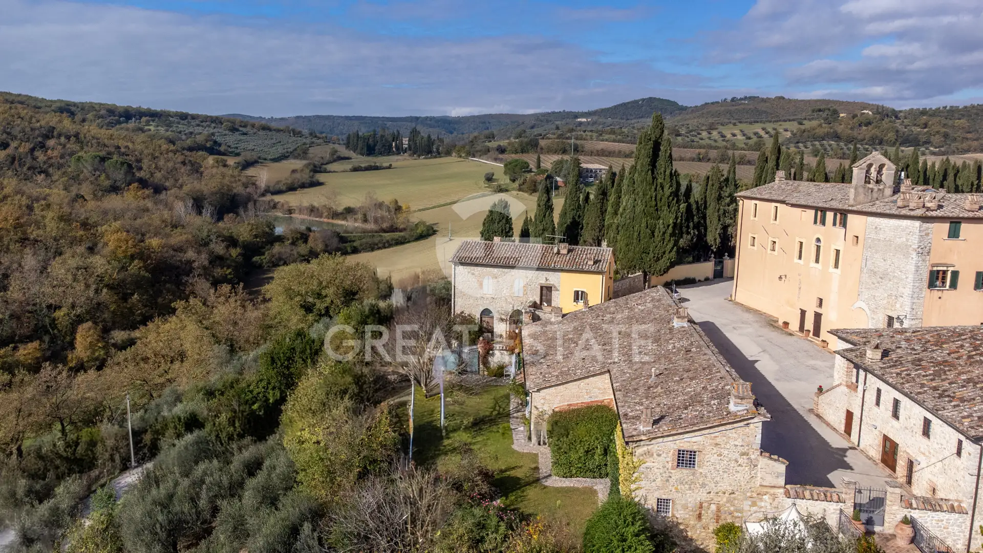 House 380m² in Italy, Perugia. Priced at 690000€ rent photo-5