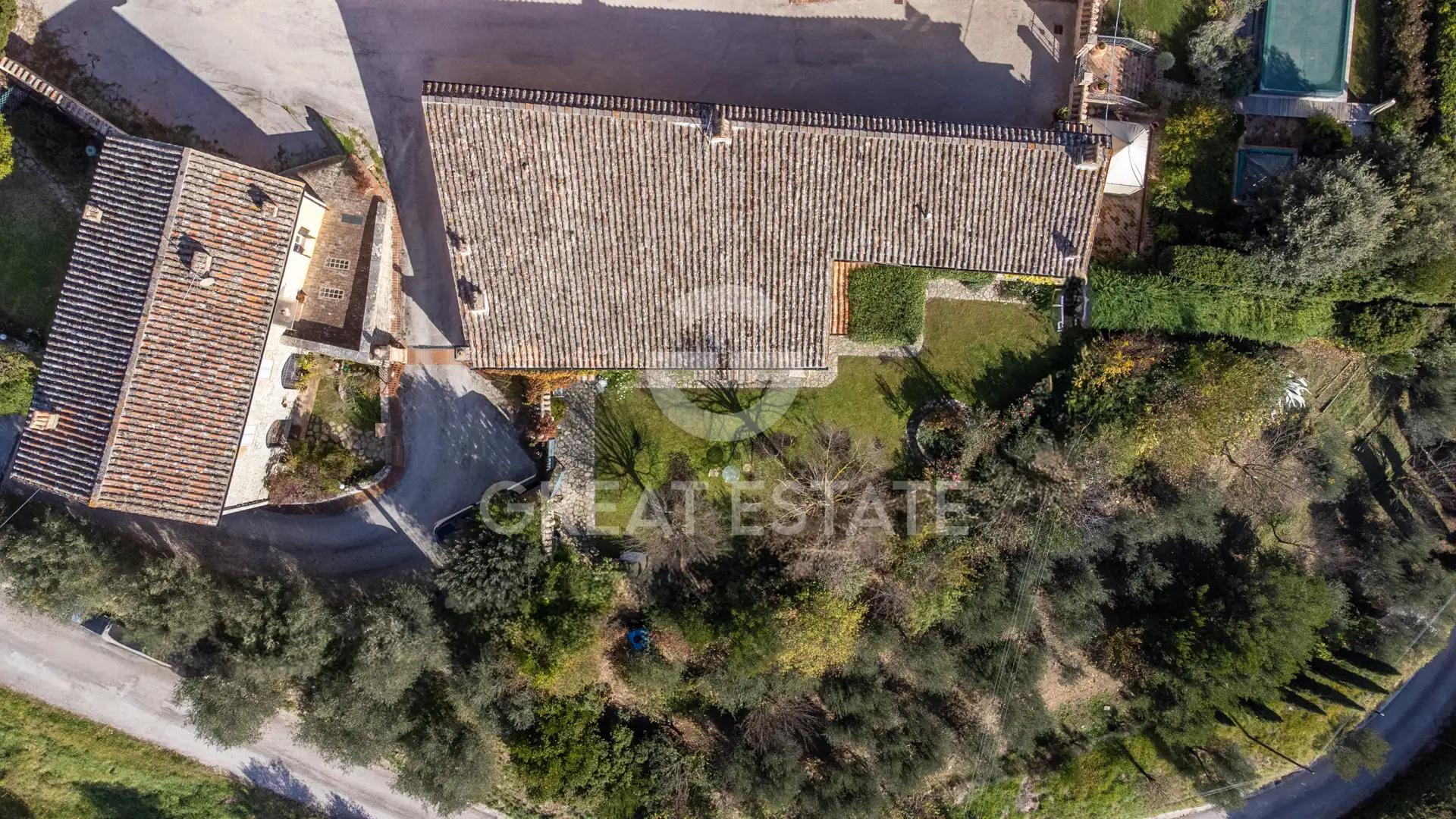 House 380m² in Italy, Perugia. Priced at 690000€ rent photo-6