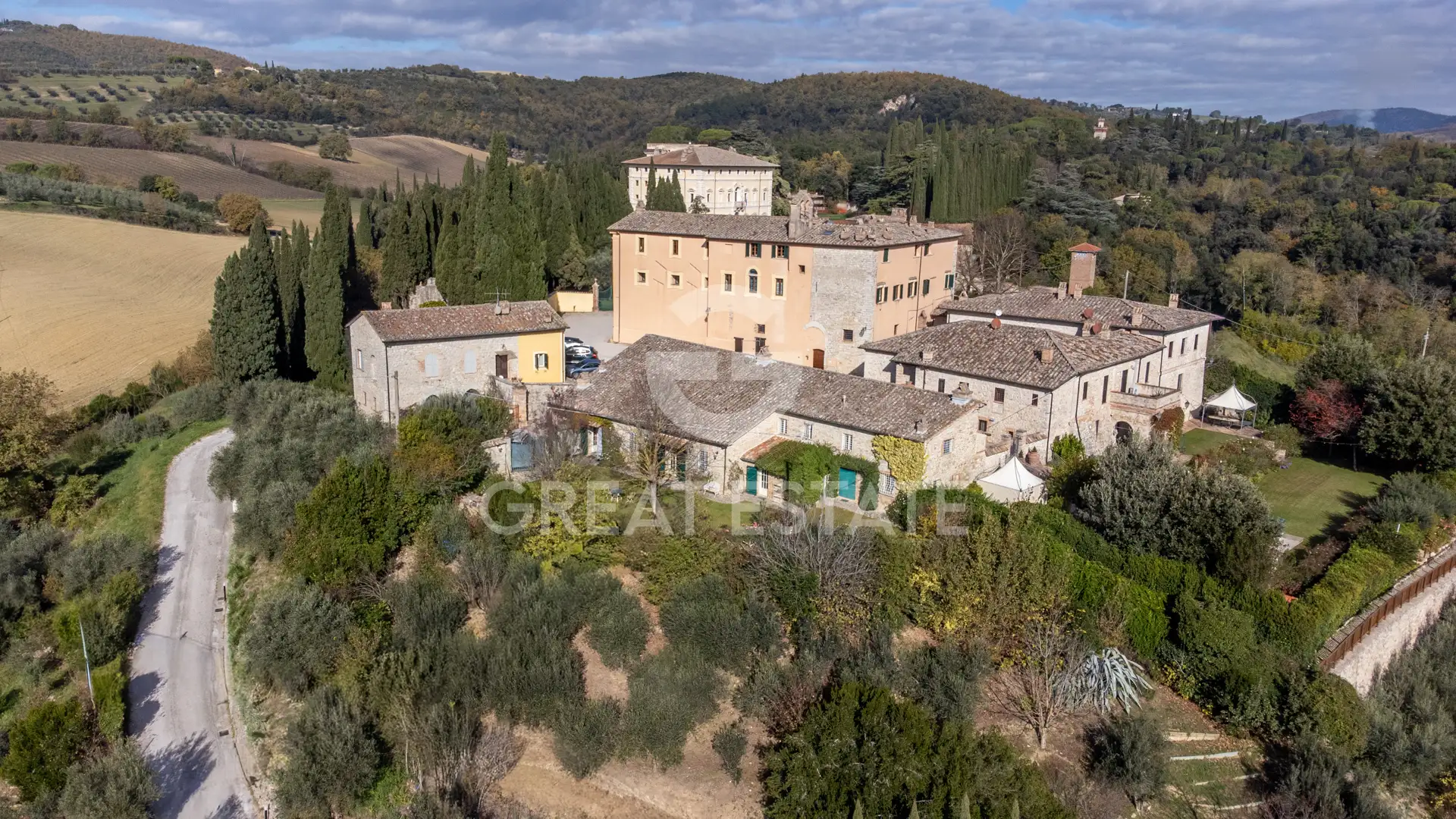 House 380m² in Italy, Perugia. Priced at 690000€ rent photo-7