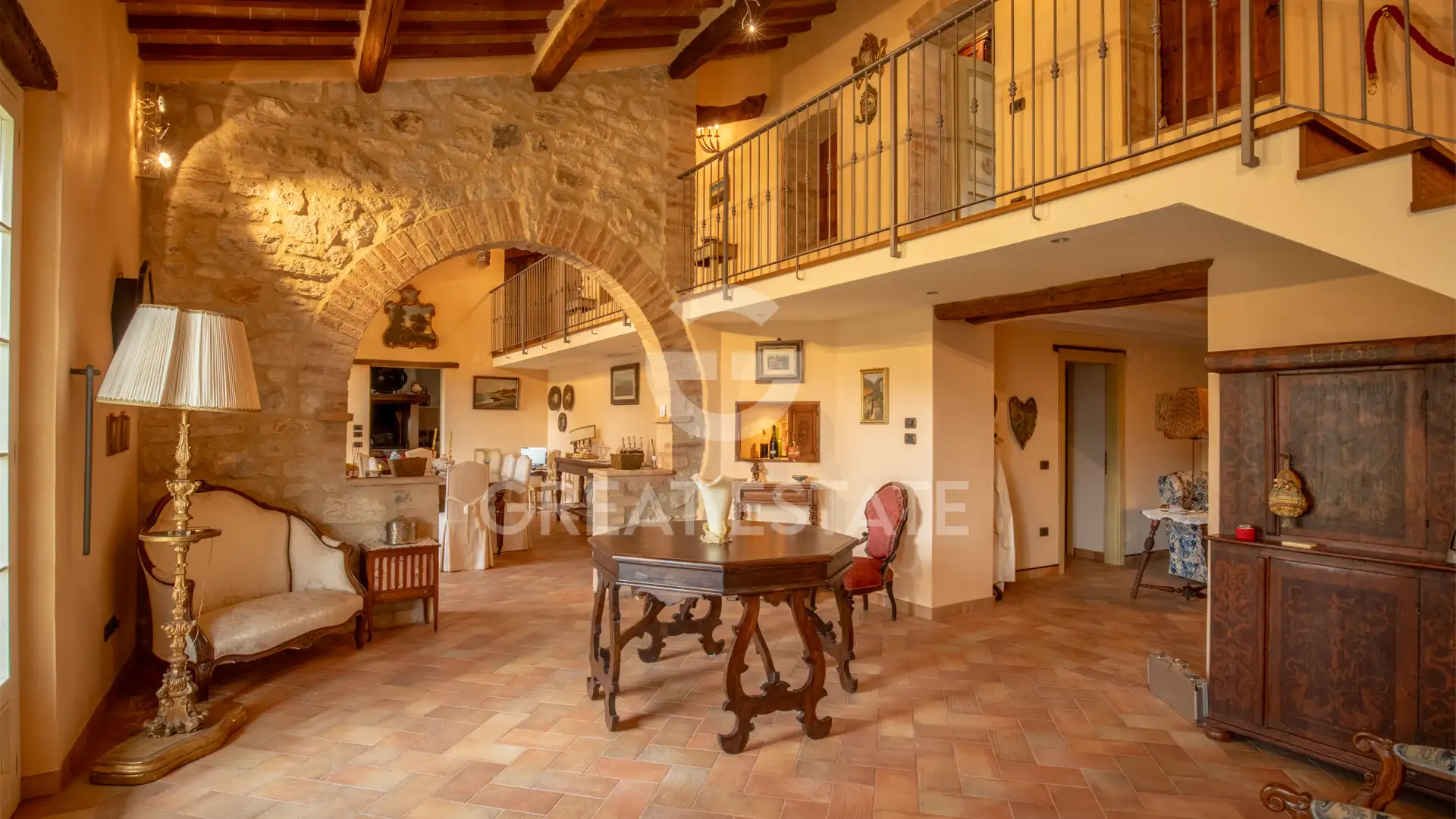 House 380m² in Italy, Perugia. Priced at 690000€ rent photo-8