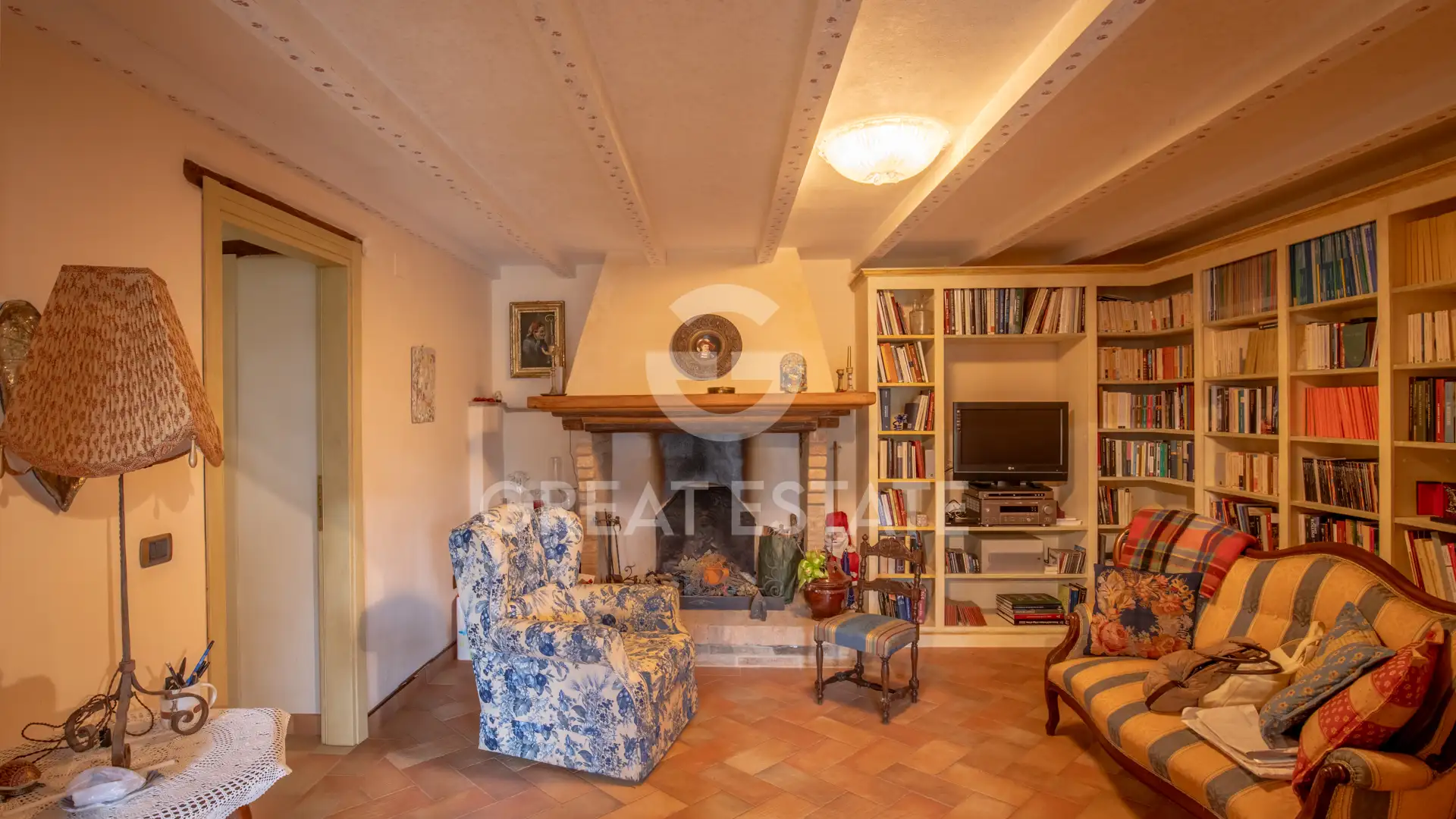 House 380m² in Italy, Perugia. Priced at 690000€ rent photo-11