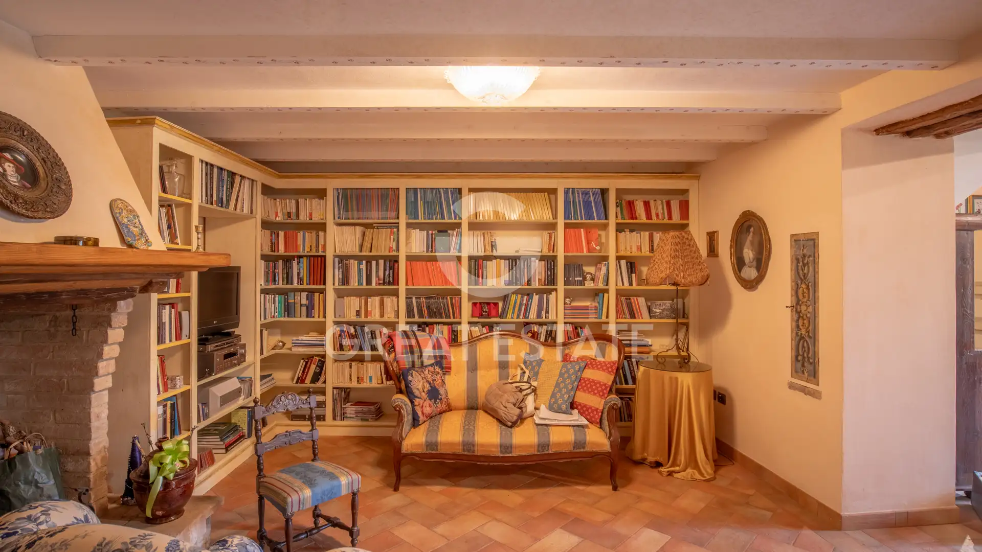 House 380m² in Italy, Perugia. Priced at 690000€ rent photo-12