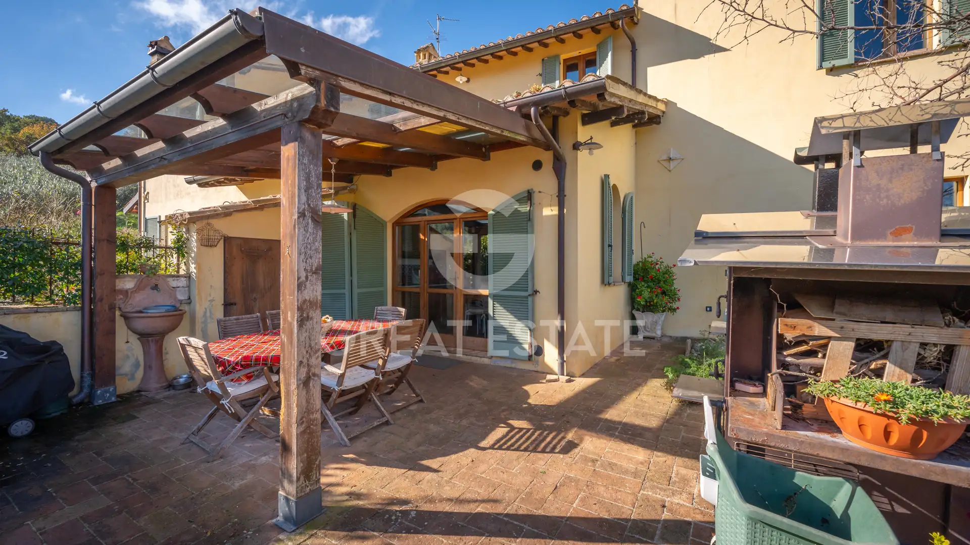 House 286m² in Italy, Perugia. Priced at 590000€ rent photo-12