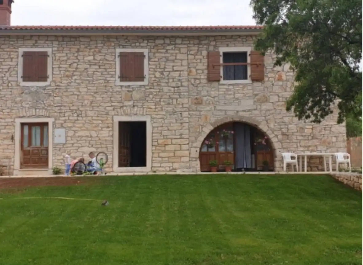 Villa 240m² in Croatia, Kanfanar. Priced at 1000000€ rent photo-1