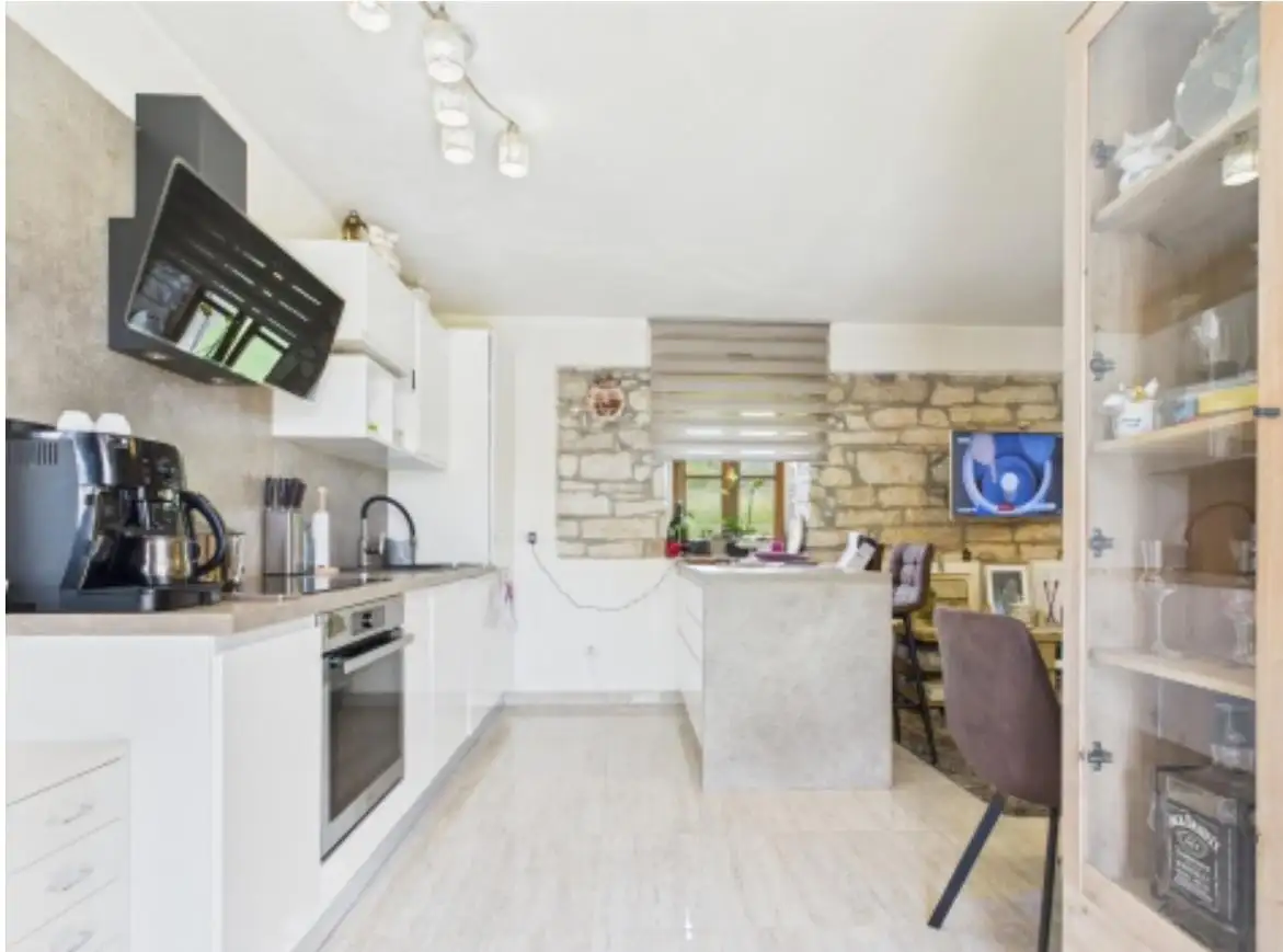 Villa 240m² in Croatia, Kanfanar. Priced at 1000000€ rent photo-8