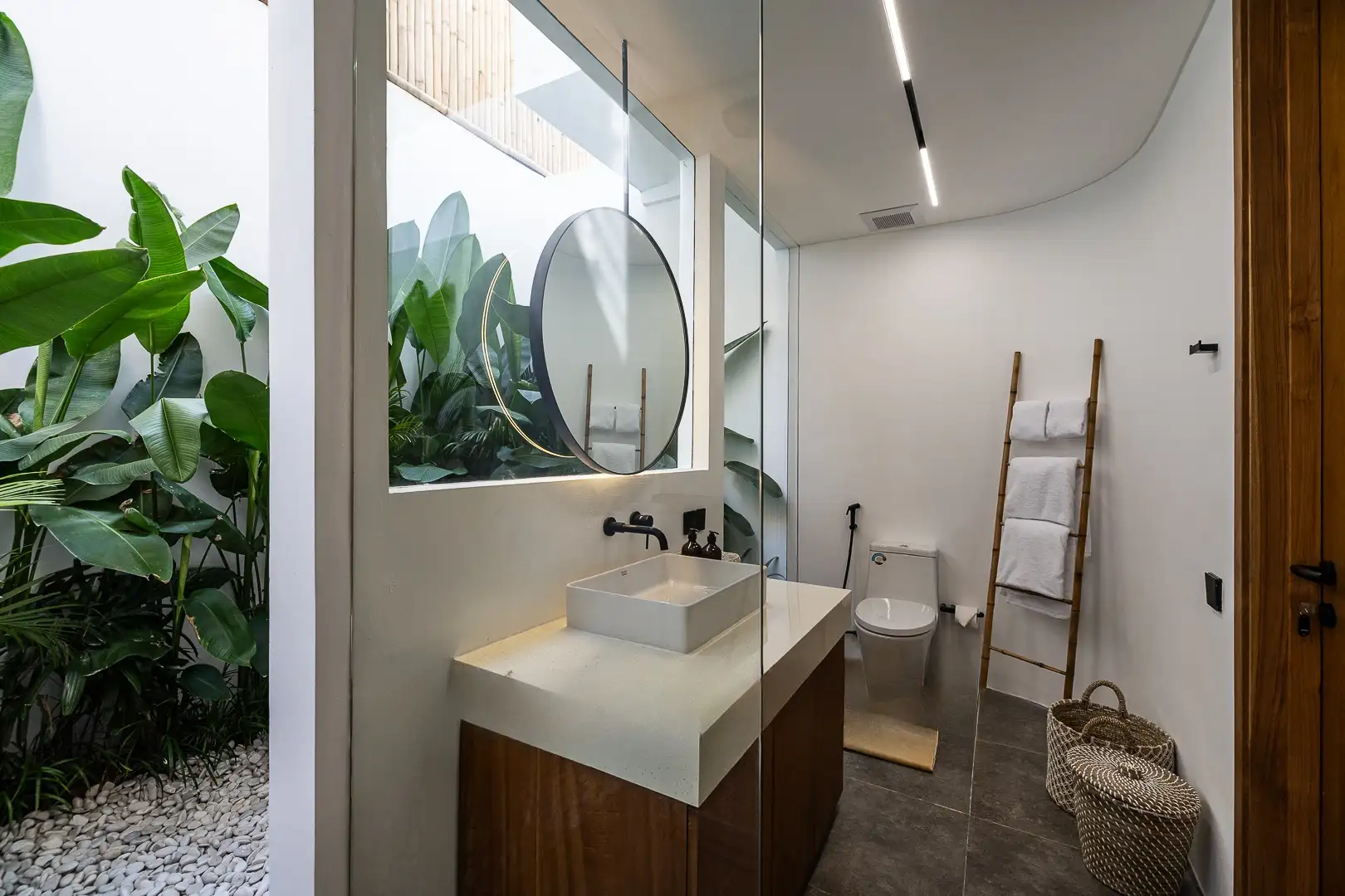 Villa 280m² in Indonesia, Canggu. Priced at 650000$ rent photo-12