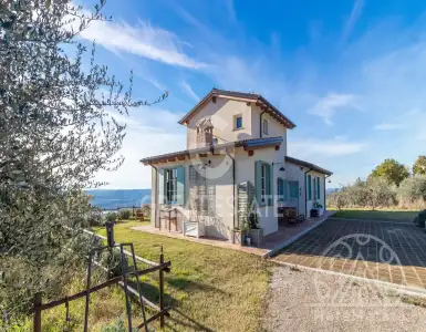 Buy in Italy for 480000€