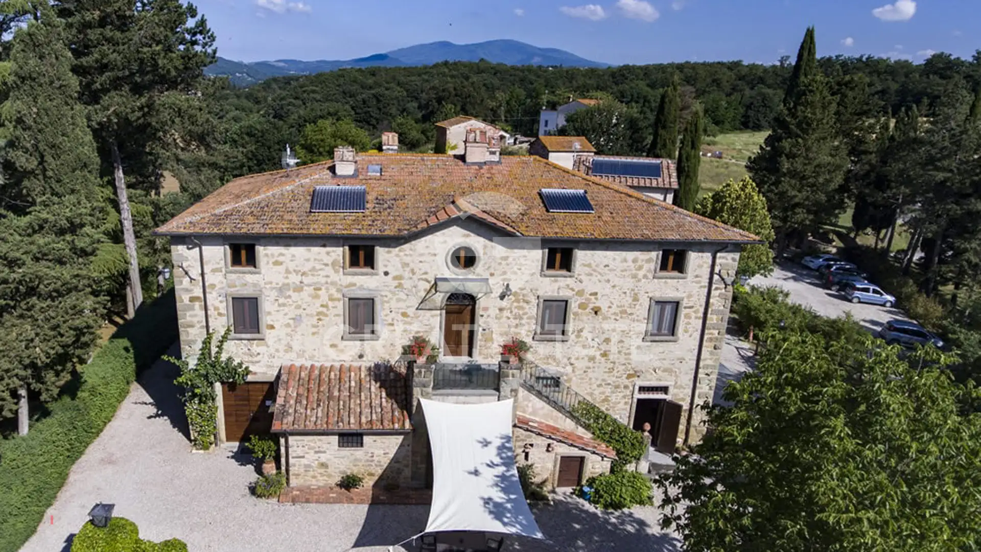 House 1267m² in Italy, Arezzo. Priced at 2400000€ rent photo-4