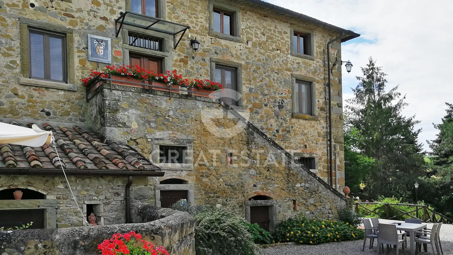 House 1267m² in Italy, Arezzo. Priced at 2400000€ rent photo-7