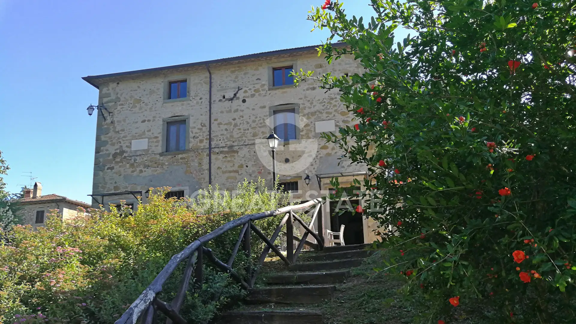 House 1267m² in Italy, Arezzo. Priced at 2400000€ rent photo-11