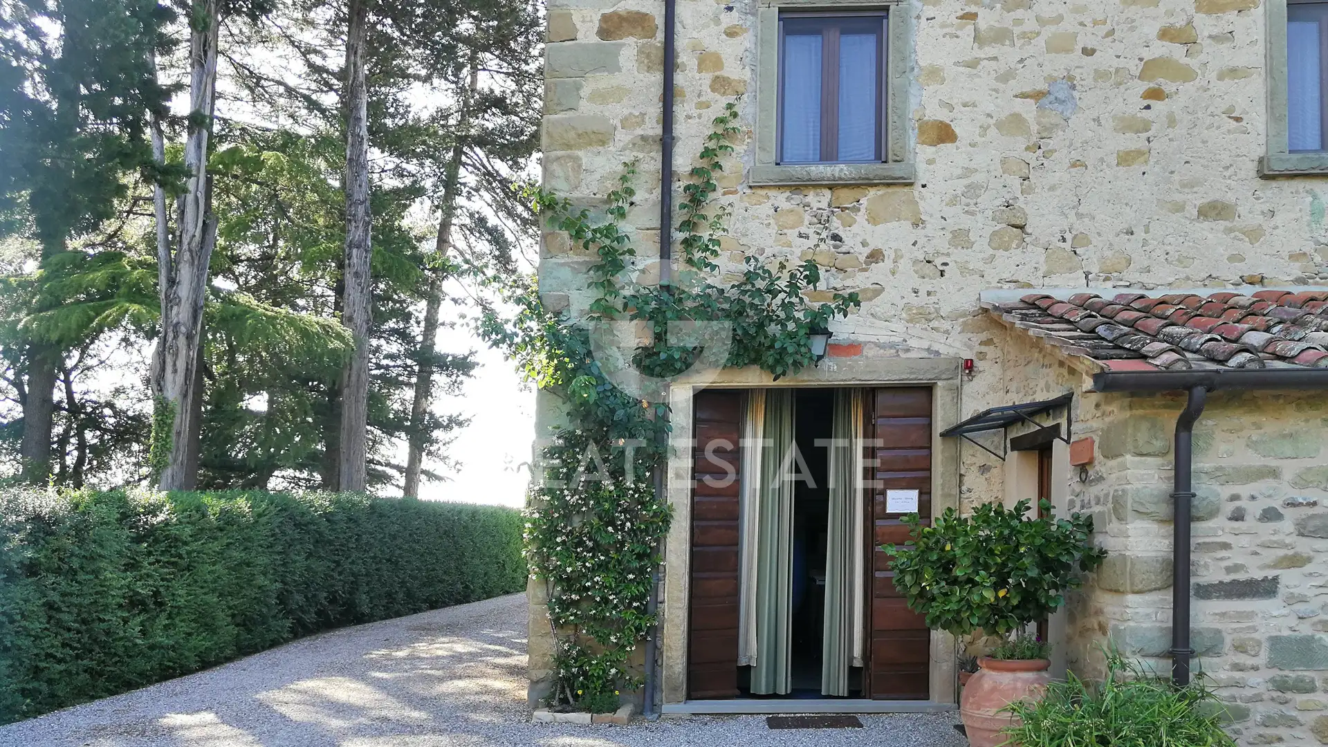 House 1267m² in Italy, Arezzo. Priced at 2400000€ rent photo-13