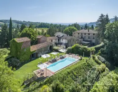 Buy in Italy for 2400000€