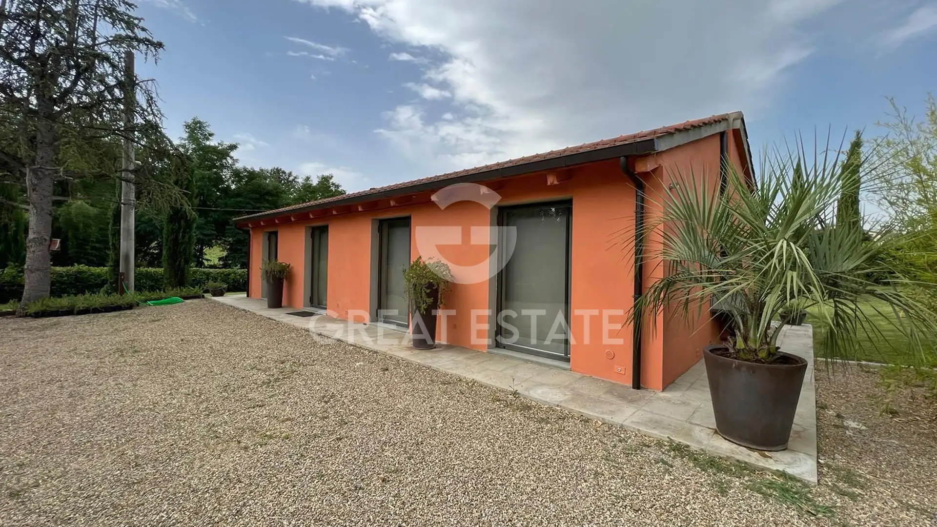 House 452m² in Italy, Arezzo. Priced at 949000€ rent photo-3