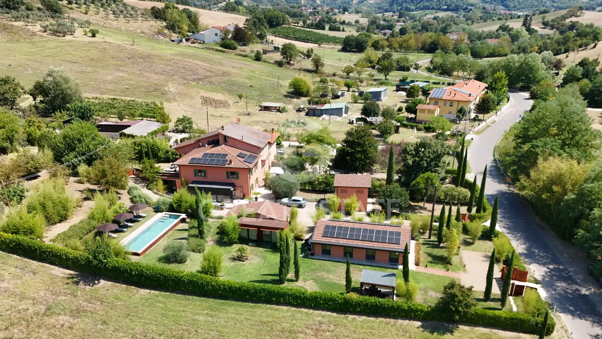House 452m² in Italy, Arezzo. Priced at 949000€ rent photo-8