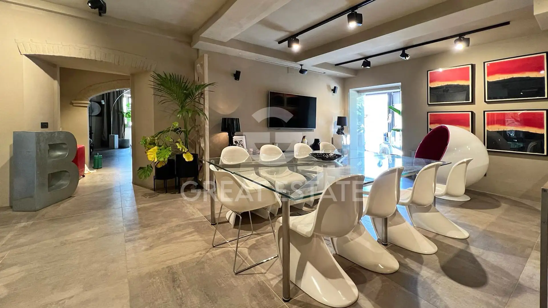 House 452m² in Italy, Arezzo. Priced at 949000€ rent photo-9