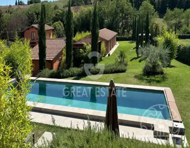 Buy in Italy for 949000€