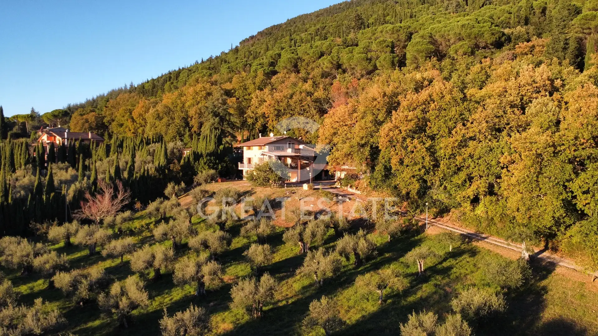 House 369m² in Italy, Perugia. Priced at 480000€ rent photo-7