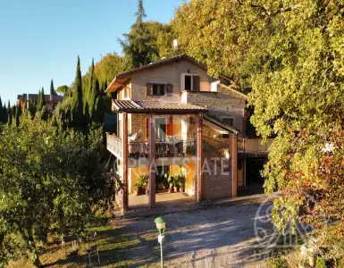 Buy in Italy for 480000€