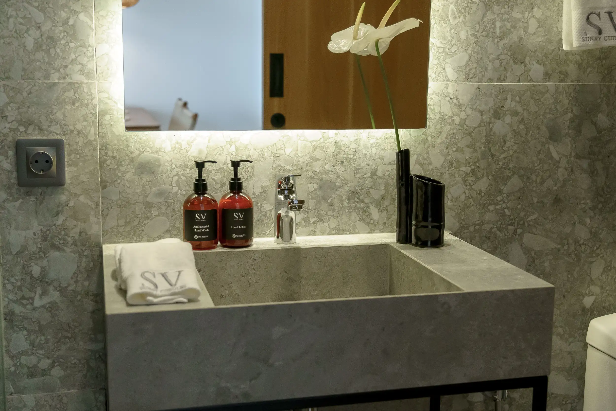 Flat 45m² in Indonesia, Canggu. Priced at 150000$ rent photo-3