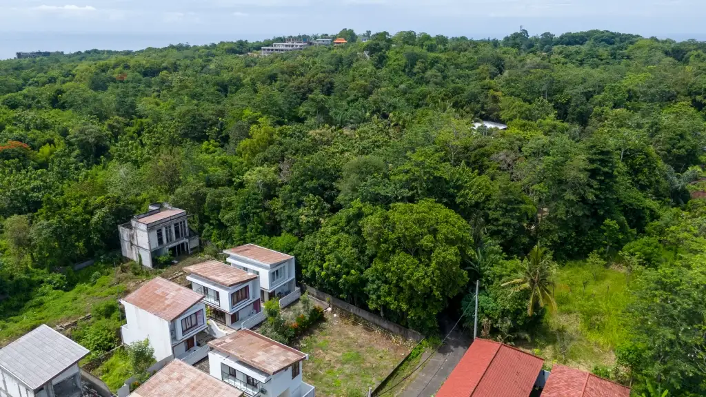 Land 0m² in Indonesia, Bukit. Priced at 912900$ rent photo-1