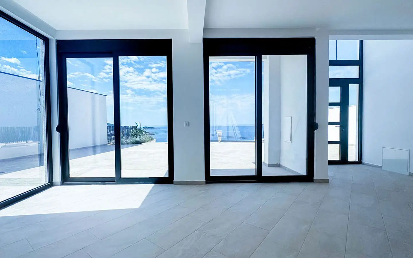 Villa 215m² in Montenegro, Bar. Priced at 750000€ rent photo-5