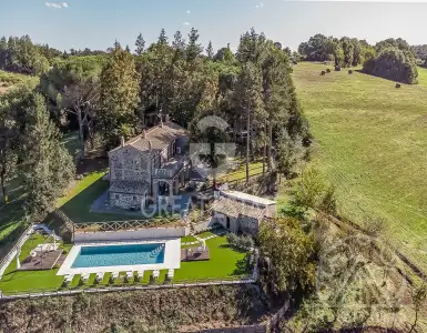 Buy in Italy for 1900000€