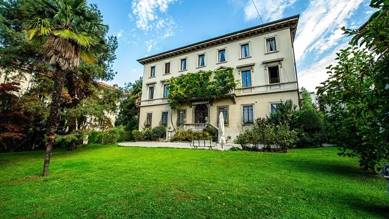 Flat 300m² in Italy, Bergamo. Priced at 735352£ rent photo-4