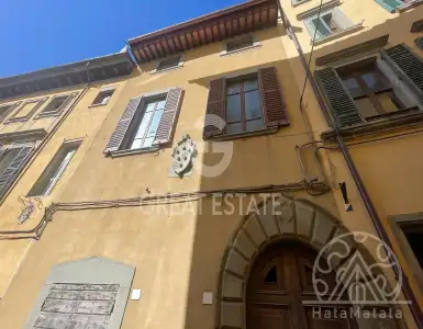 Buy in Italy for 1700000€