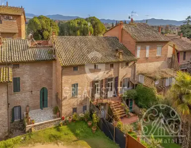 Buy in Italy for 430000€