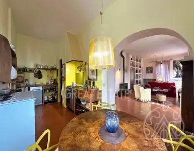 Buy in Italy for 790000€