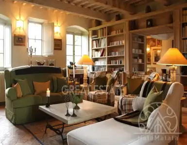 Buy in Italy for 5700000€