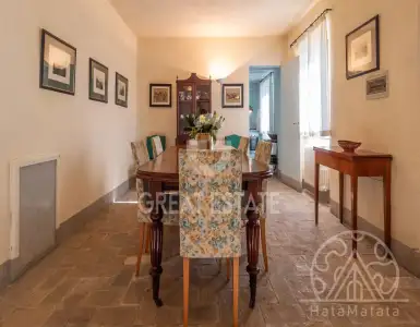 Buy in Italy for 390000€