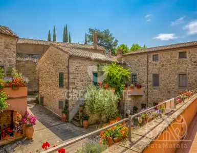 Buy in Italy for 295000€