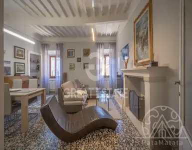 Buy in Italy for 690000€