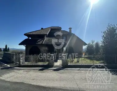 Buy in Italy for 635000€