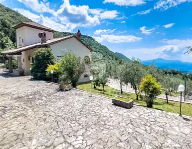 Buy in Italy for 790000€