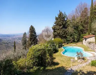 Buy in Italy for 2200000€