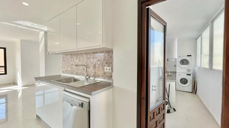 Flat 100m² in Spain, Fuengirola. Priced at 283624£ rent photo-1