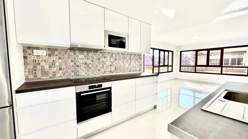 Flat 100m² in Spain, Fuengirola. Priced at 283624£ rent photo-2