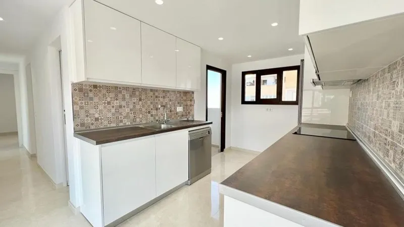 Flat 100m² in Spain, Fuengirola. Priced at 283624£ rent photo-3