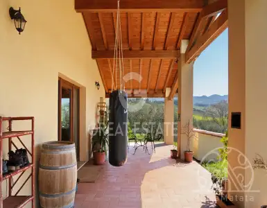 Buy in Italy for 595000€